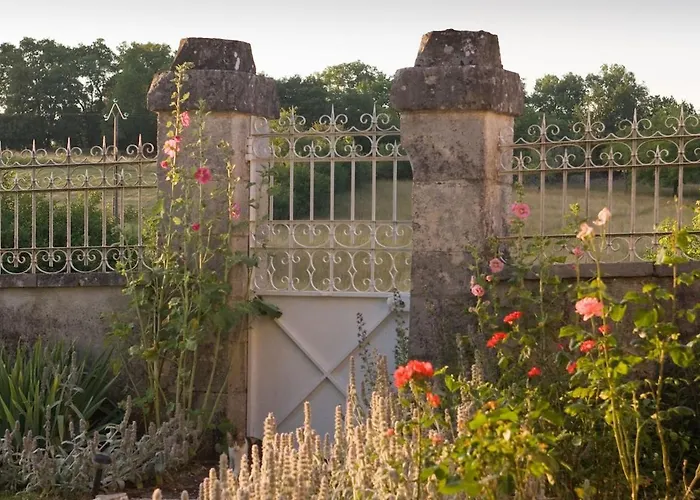 Les Chambons - Tranquil In The Perigord Noir بيت للعطل